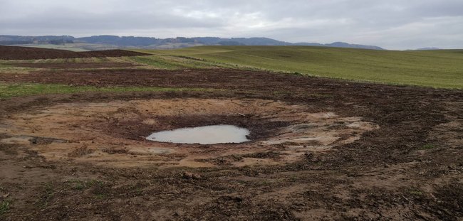„Je tu spousta míst s velkým potenciálem k zádrži vody,“ říkají lokální koordinátoři na Broumovsku